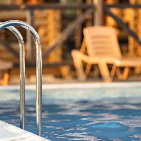 Pool mit Liege
