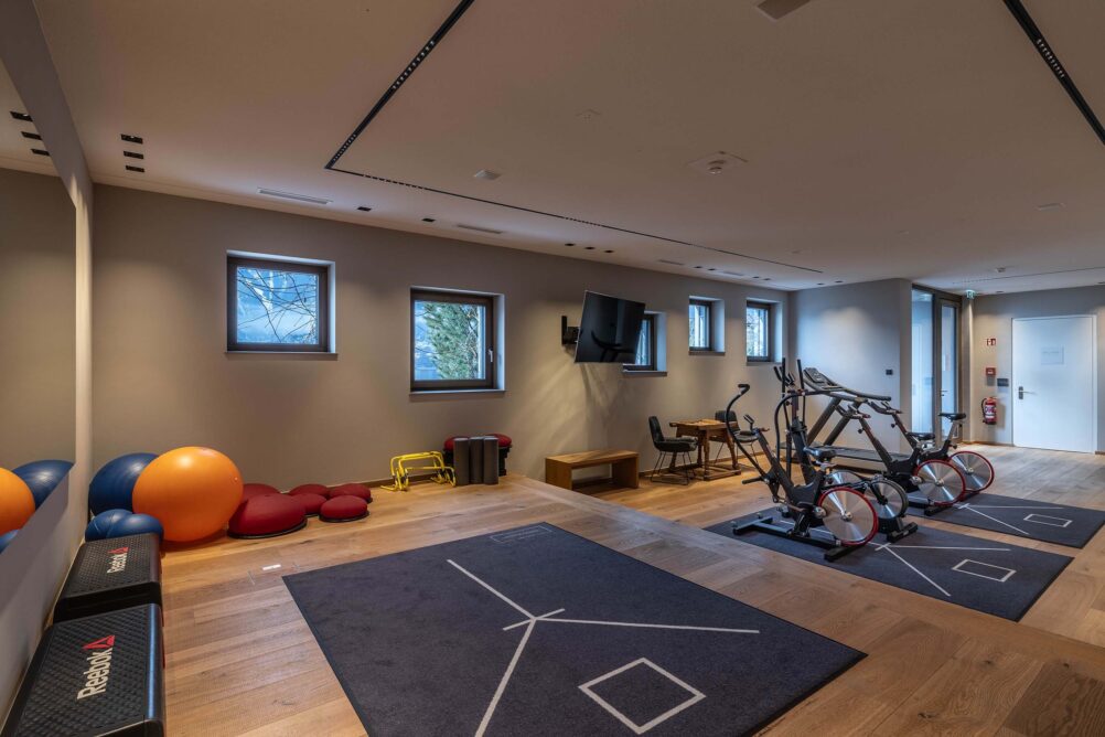 Fitness Geräte in einem Raum