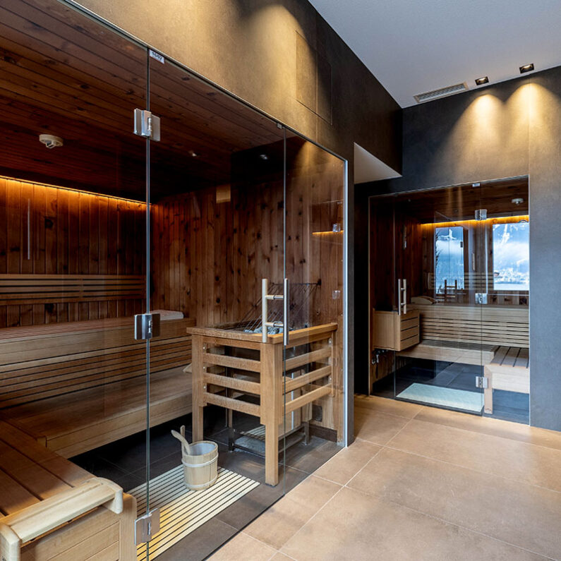 Beide Saunas von außen