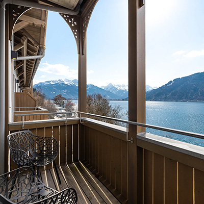 Balkon mit Aussicht auf den See