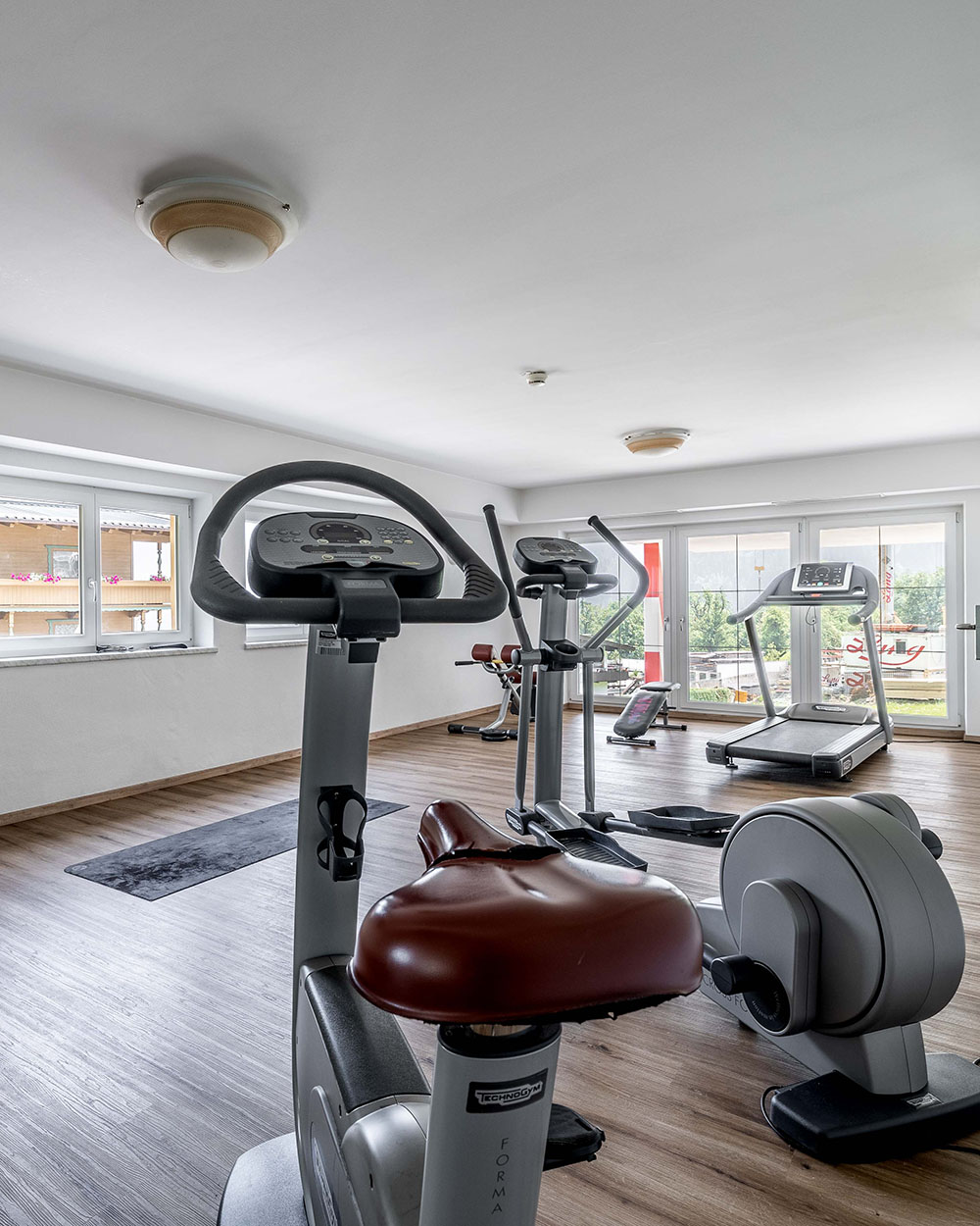 Fitness Geräte in einem Raum